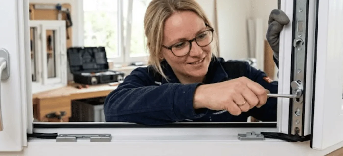 Fenster Anpressdruck einstellen: Schließzapfen richtig justieren und Dichtungen schonen